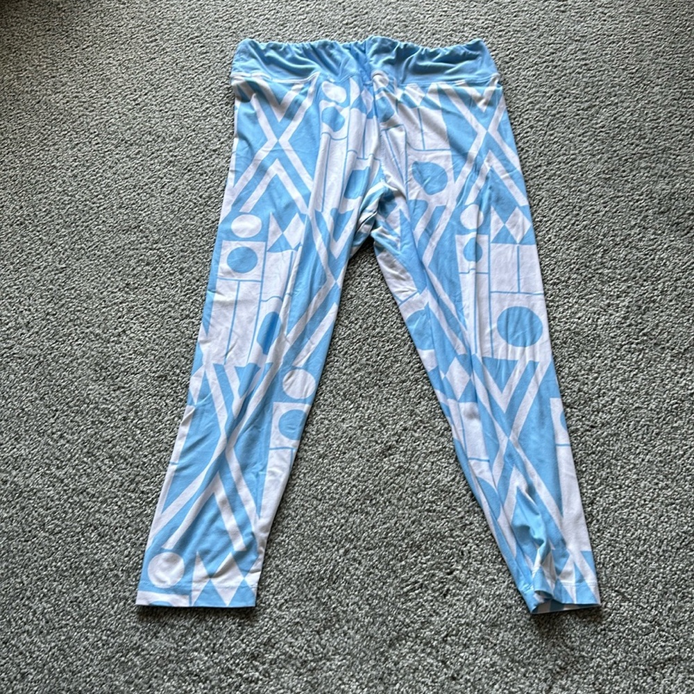It’s a small world leggings